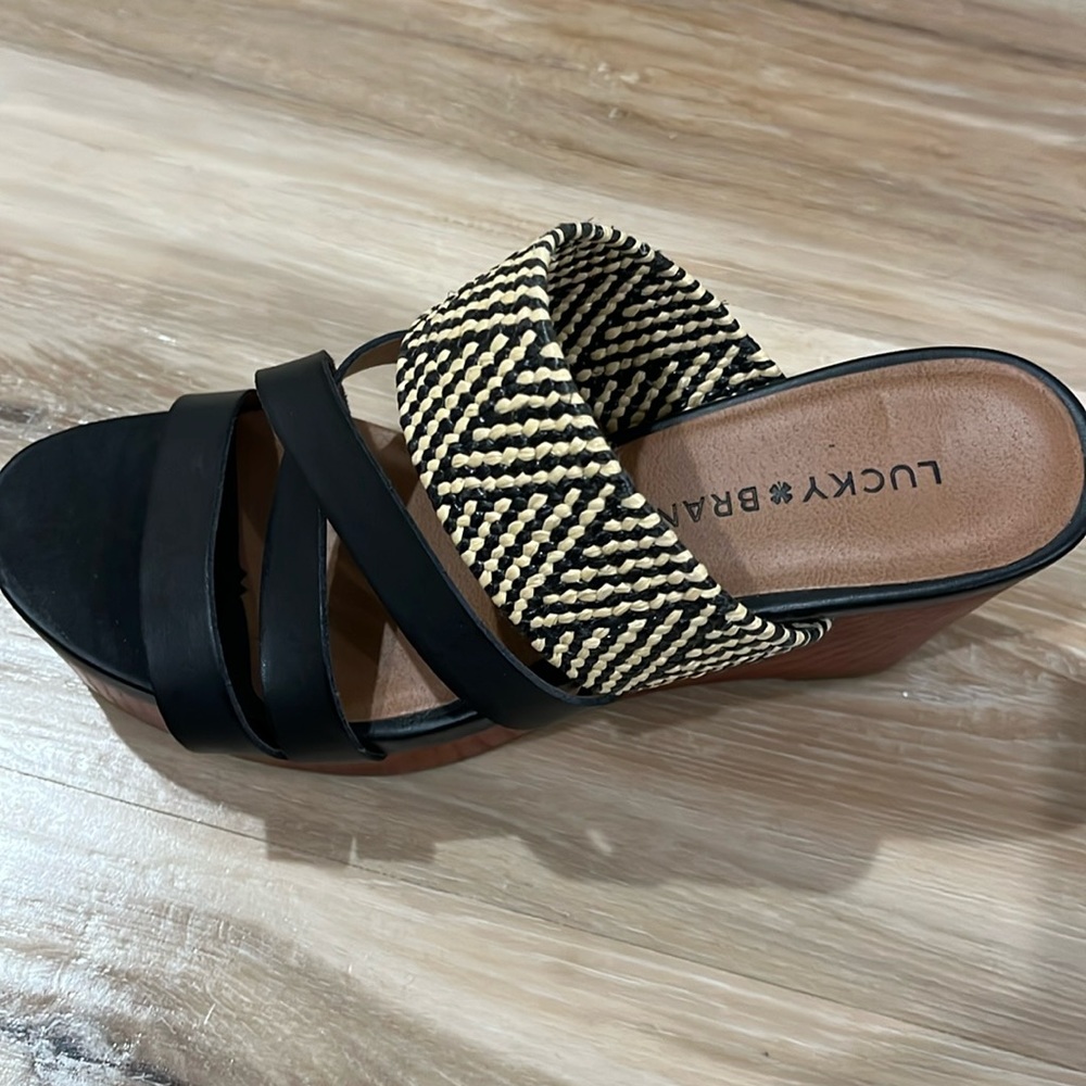 Gently used. No wear and tear on healed or top.